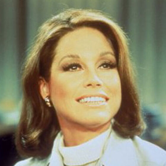 Mary Tyler Moore dies at age 80