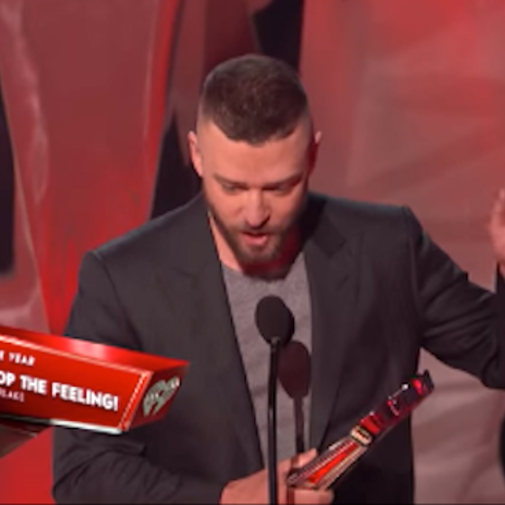 Justin Timblerlake stands up for LGBTQ youth during amazing acceptance speech
