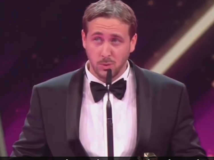 Ryan Gosling lookalike accepts award for “La La Land” and ruins prestigious awards show