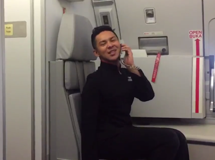 Flight attendant becomes Internet-famous following “Toxic” onboard lip-synch
