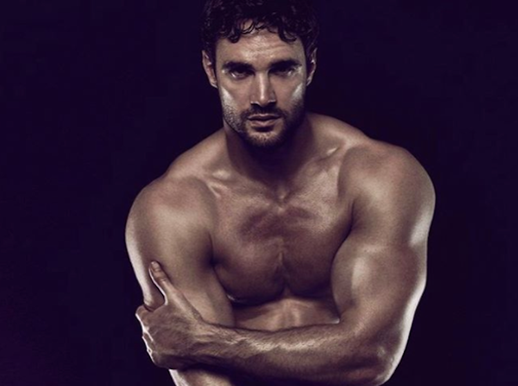 Thom Evans bares all; Julie Andrews dances with a gender-neutral puppet; Sia loses the wig
