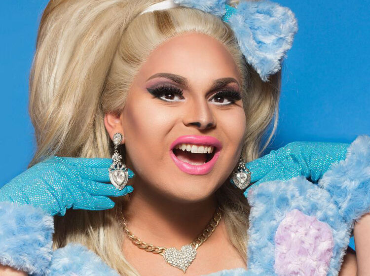 WATCH: Jaymes Mansfield gets messy in the kitchen on ‘Cooking With Drag Queens’
