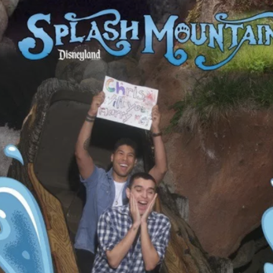 Man proposes to his boyfriend in adorable Splash Mountain photobomb