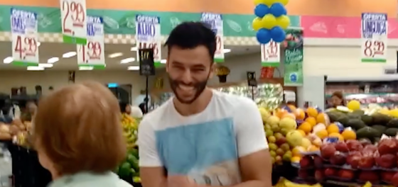 Handsome Brazilian wins at Internet with disruptive supermarket dance routine