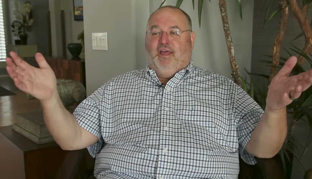 What body image issues? This former-fat-kid-turned-burly-bear is sexy and he knows it!