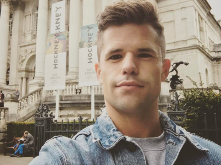 Charlie Carver to all LGBTQIA+ people: “You are remarkable”