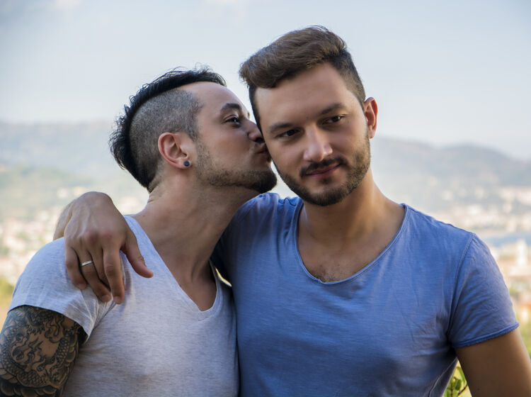 New study finds straight dudes in bromances often hug, kiss, and share their most intimate secrets