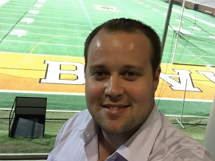 Strapped for cash, admitted child molester Josh Duggar sues tabloid for outing his dirty incest secret