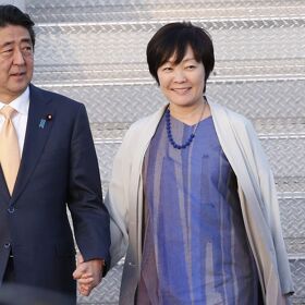 Did Japan’s First Lady pretend she doesn’t speak English to avoid talking to Trump?