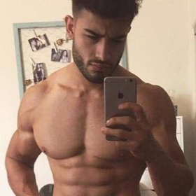 Twitter is drooling over this revealing pic of Britney Spears’ boyfriend Sam Asghari, but wait