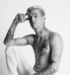Freshly out, freshly single Aaron Carter says he’s ‘looking forward’ to the future