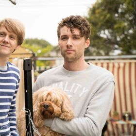 ‘Please Like Me’ hits Hulu, putting the romance back in bromance
