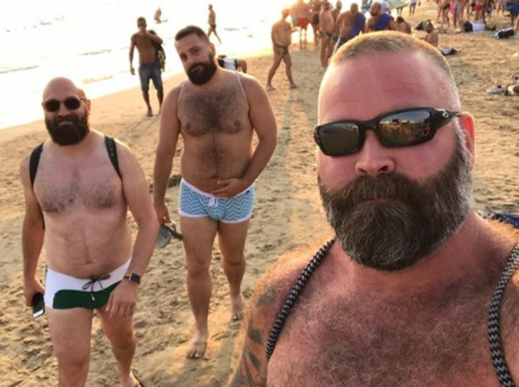 PHOTOS: Burly bears as far as the eye could see on the sandy beaches of Sitges