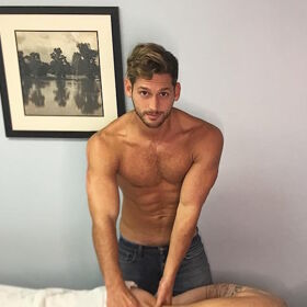 Max Emerson gives his boyfriend a glutes massage, and it’s beyond newsworthy