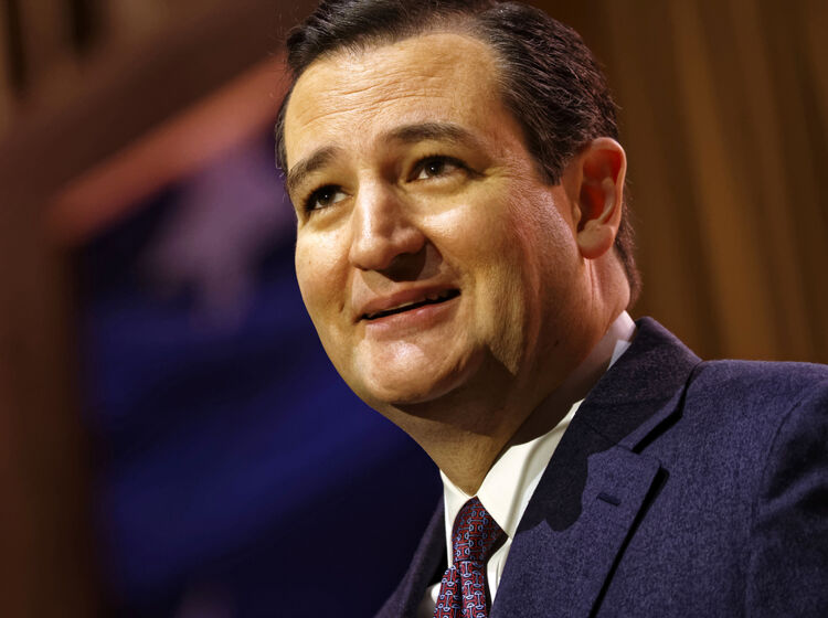 Ted Cruz is getting dragged on Twitter for going mask-less on a flight