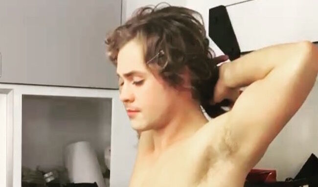 WATCH Stranger Things Dacre Montgomery gets airbrushed and