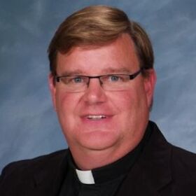 Gay priest comes out to his congregation and receives a standing ovation