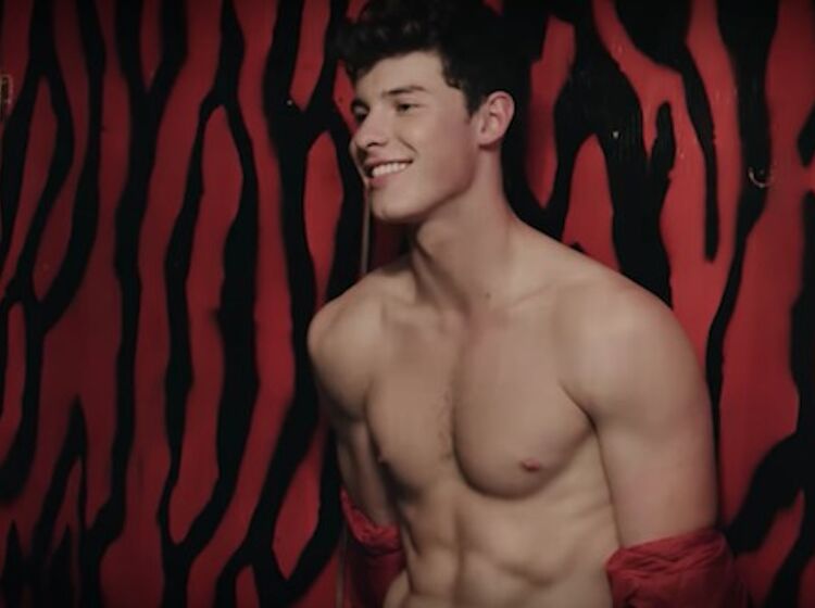 Shawn Mendes was caught stripping backstage, and Twitter’s freaking out