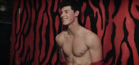 Shawn Mendes was caught stripping backstage, and Twitter’s freaking out