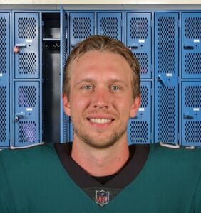 BREAKING: Eagles quarterback Nick Foles has the “biggest wiener in the locker room”