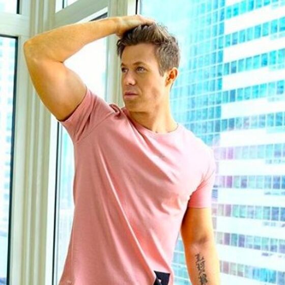 Everyone’s gagging over this photo of Ashley Parker Angel in leggings… Perhaps you can see why?