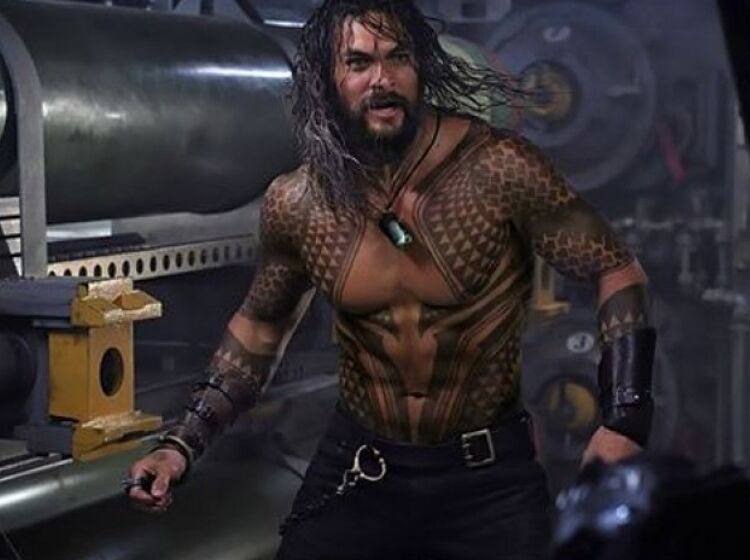Shirtless Jason Momoa helps business-savvy Girl Scout sell cookies