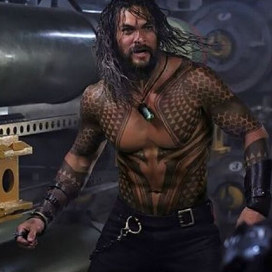 Shirtless Jason Momoa helps business-savvy Girl Scout sell cookies