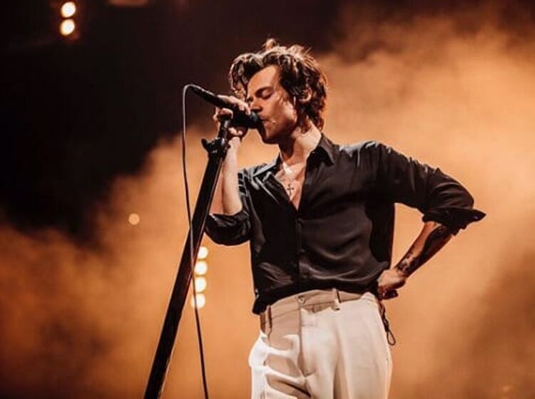 Fans are getting sick of Harry Styles’ “maybe I am, maybe I’m not” answers about being bisexual