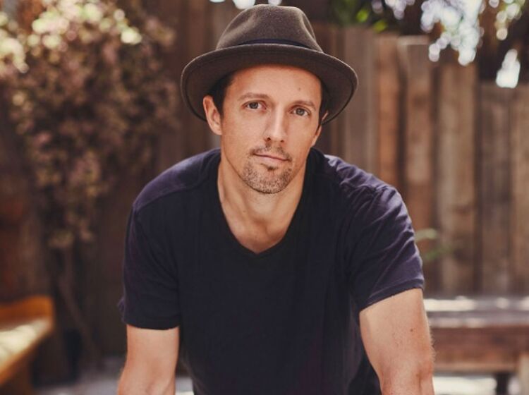 Jason Mraz talks hooking up with dudes while dating the woman who later became his wife