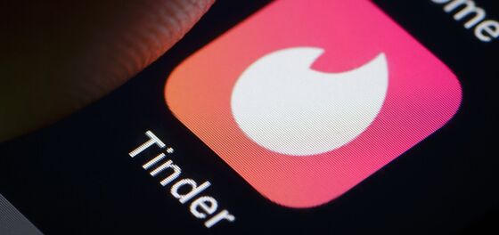 Woman flees Tinder date from hell after man confesses to homophobic murder