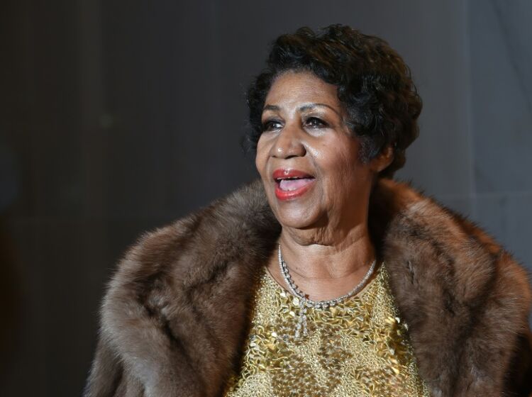 As she lies on her deathbed, tabloid posts story about Aretha Franklin’s bisexual “orgy-loving” dad