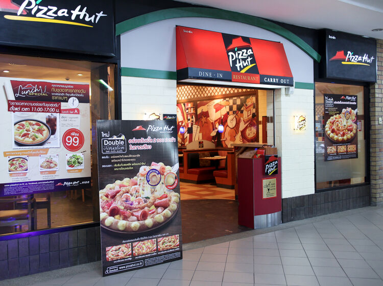 Pizza Hut springs into damage control over transphobic tweet