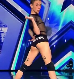 WATCH: This tattooed twink’s twerking talents will have you totally transfixed