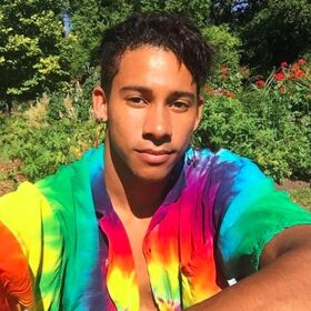 Keiynan Lonsdale posts revealing photo, asks “Why is it deemed wrong to not wear clothes?”