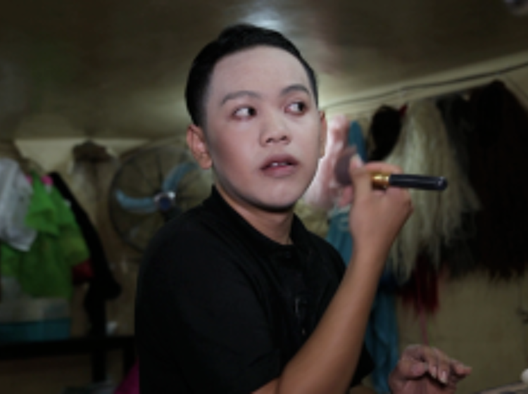 Video: Meet ‘Rebecca,’ the drag queen who finds happiness at a Phnom Penh gay bar