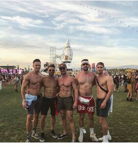 Twitter responds to those pics of Aaron Schock with his hand down another dude's pants at Coachella