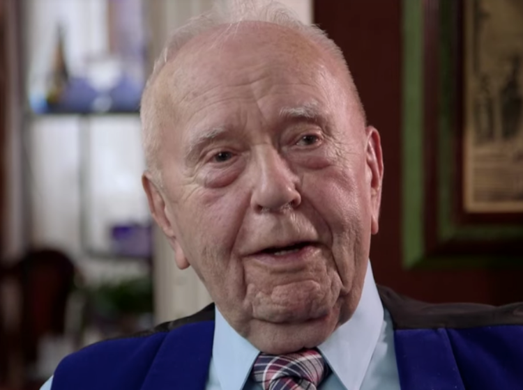 This 90-year-old man talks about being gay and cruising in the 1940s