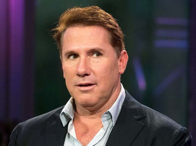 Twitter drags Nicholas Sparks for his pathetic non-apology for leaked homophobic emails