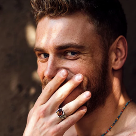 Newly single Gus Kenworthy posts sweaty selfie with another dude