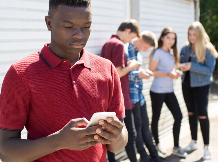 Twitter and Instagram’s new anti-bullying measures probably won’t help queer kids