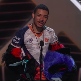 One of the world’s highest-paid professional gamers just came out as non-binary