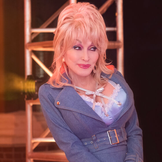 Dolly Parton to those who oppose Black Lives Matter: “Don’t be a dumba**!”