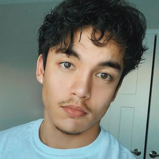 After being outed earlier this year, bisexual actor Alex Diaz says projects keep pouring in