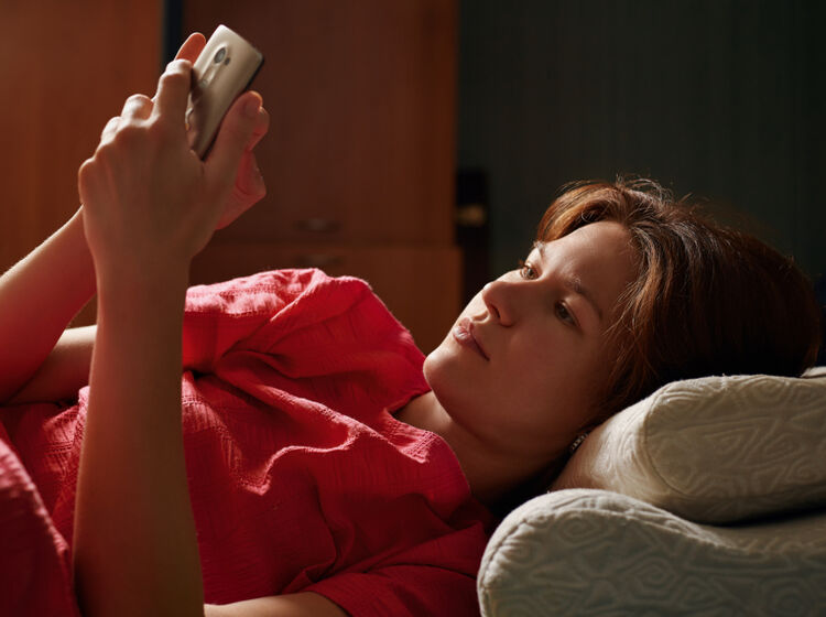 Straight cis women wants bisexual boyfriend, wonders if she should join Grindr