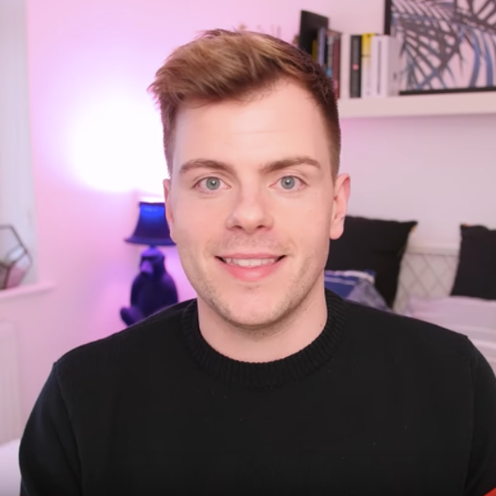 YouTuber Niki Albon comes out in emotional video titled “I’m gay”