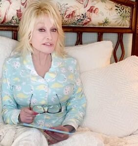 Dolly Parton will read you a bedtime story to get through the pandemic