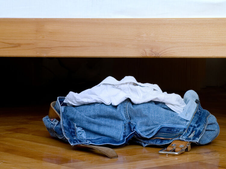 Man makes shocking discovery in boyfriend’s pants, doesn’t know how to handle it
