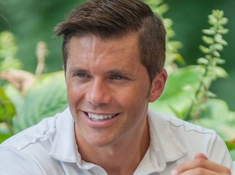 This hunky gay meteorologist is showing off his home workout routine and so much more