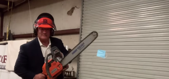 Antigay lawmaker compares himself to “Jews in Nazi Germany” as he chainsaws a mask in half