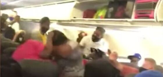 Fist fight breaks out on crowded airplane after passenger refuses to wear mask